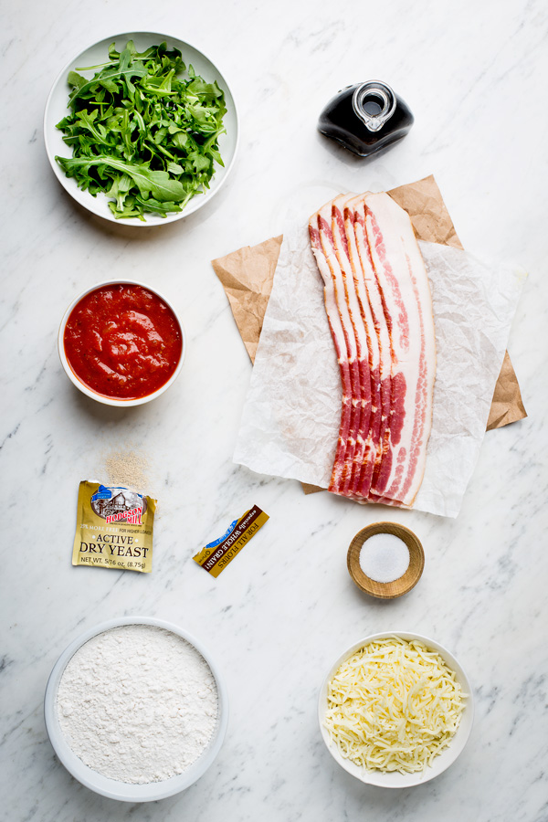 bacon and arugula pizza ingredients